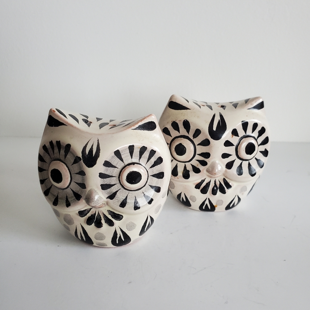 Anthropologie pair of owls salt an pepper shakers set of 2 hand painted Mexico